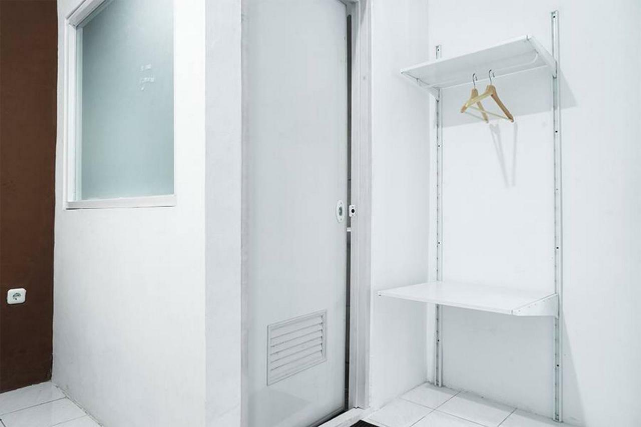 Reddoorz Near Seasons City Mall ジャカルタ 部屋 写真